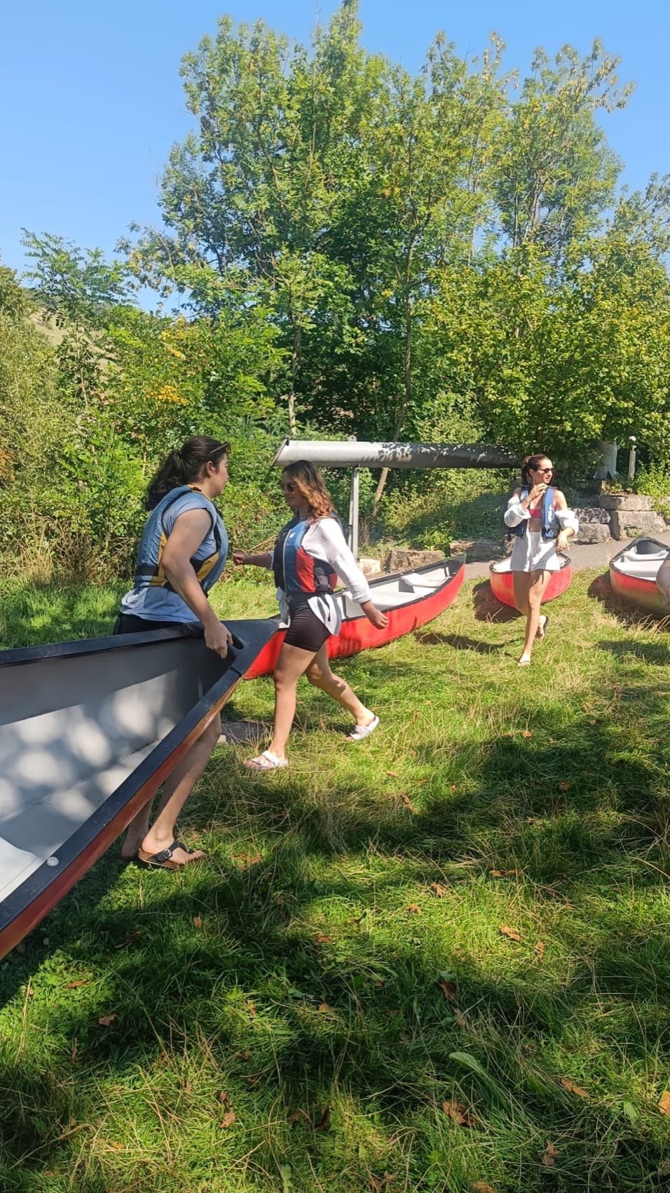 Yoga in der Natur beim Sommer Yogaretreat 2025